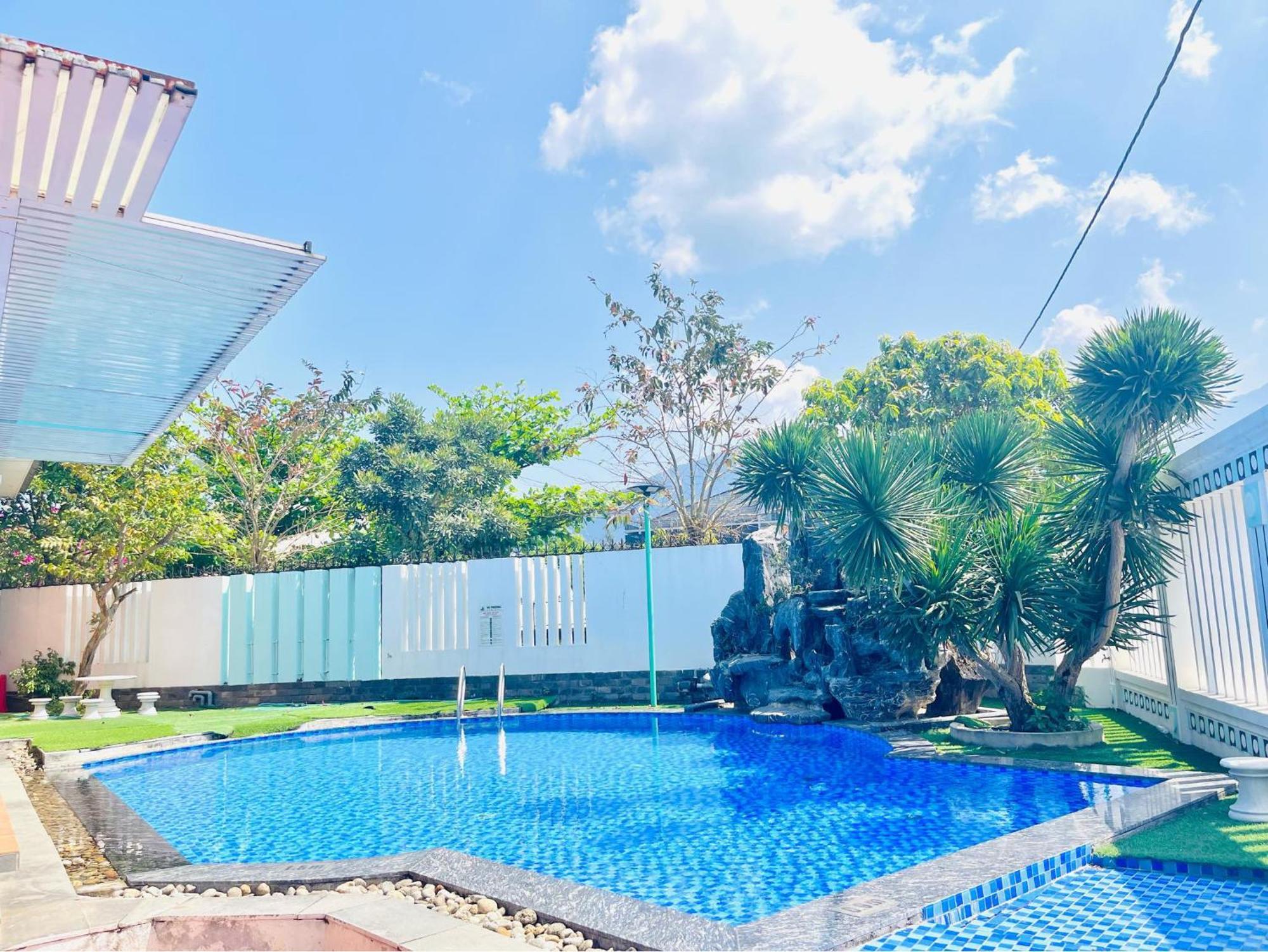 B&H Villa - Villa Has Swimming Pool Lang Co Exterior photo