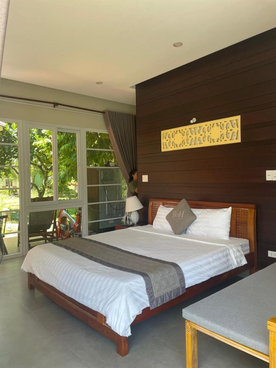 B&H Villa - Villa Has Swimming Pool Lang Co Exterior photo